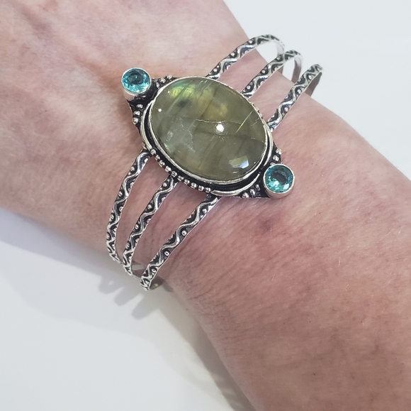 Labradorite, Blue Topaz gemstone,  925 silver bracelet - Picture 9 of 12
